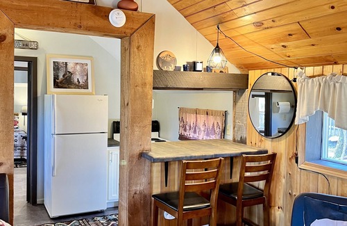 Altmar Cottage | Escape to the lake! Lkfrnt cottage fish/boat/relax. 2 Mins to Salmon River