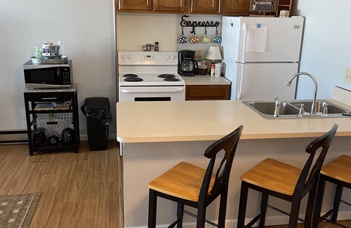 Port Clinton Condo | Escape to the Lake!