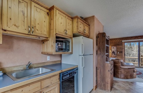 Clark Cabin | Escape to the mountains and peaceful valley, near hiking and snowmobiling!
