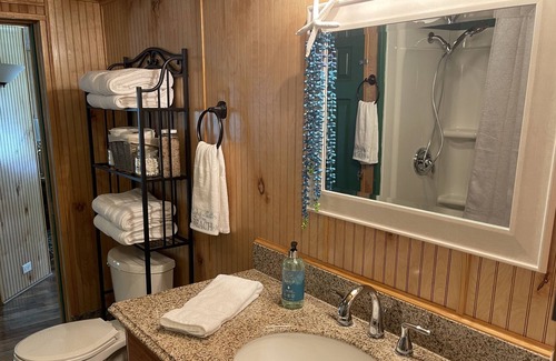 Weeki Wachee Gardens House | Escape to the River Ritz -Pet Friendly! Short paddle to main Weeki Wachee River