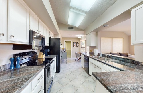 Sun City West House | Escape to this charming house in Sun City West, AZ w/pool & pickleball