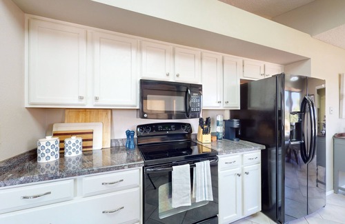 Sun City West House | Escape to this charming house in Sun City West, AZ w/pool & pickleball