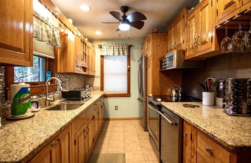 Mill Run House | Escape to this cozy cabin in the woods!