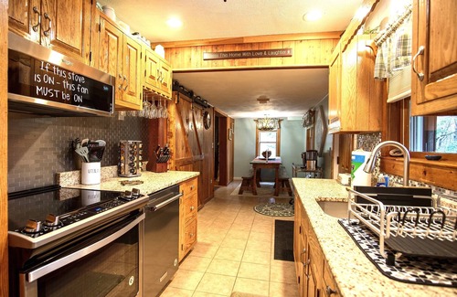 Mill Run House | Escape to this cozy cabin in the woods!