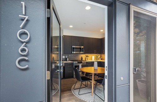West Seattle House | Escape to this townhome, near Alki Beach