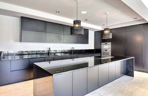 Mont-Tremblant House | Escape to Tranquil Mont-Tremblant: Cozy Lakeside Retreat