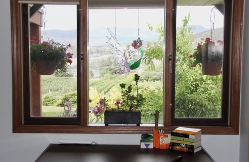 Central Okanagan House | Escape to Tranquility: A Retreat Surrounded by Orchard and Lake Views