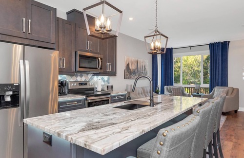 North Saanich House | Escape to Tranquility: Discover the Charm of Victoria's VI Cottage