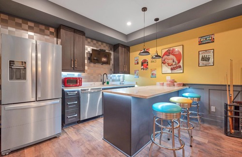 North Saanich House | Escape to Tranquility: Discover the Charm of Victoria's VI Cottage