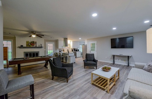 Northport House | Escape to your cozy Northport retreat, just a 5-min drive from University