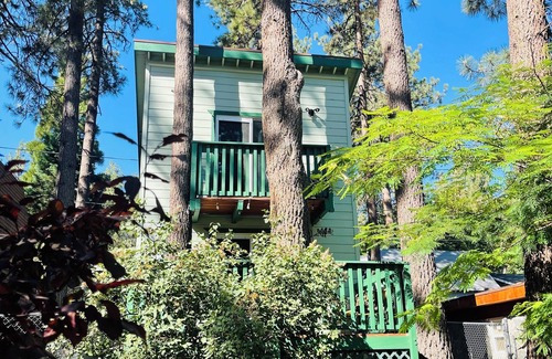Wrightwood Cabin | Escape to your cozy retreat near Angeles Forest