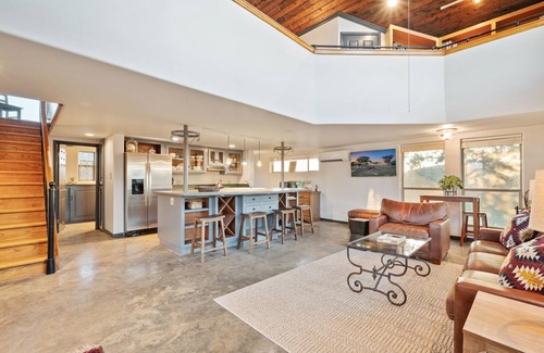 Pipe Creek House | Escape to your private sanctuary nestled atop a serene hill with amazing views.