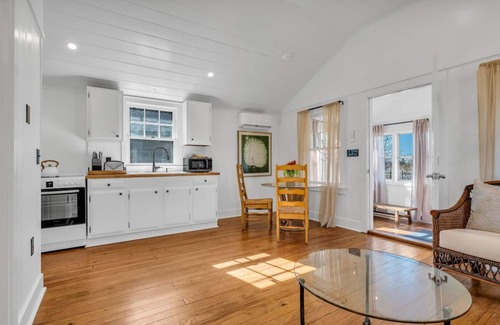 Clinton House | Escape to Your Tranquil Seaside Retreat at Clinton Beach Bungalows