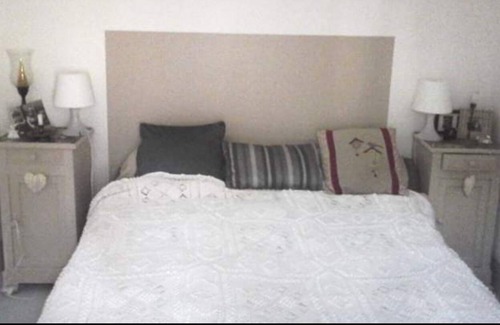 Bout des paves-Chene des Anglais House | Eseka appart located near several amenities