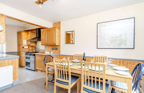 Castleton Cottage | ESKLETS COTTAGE, family friendly, with a garden in Castleton
