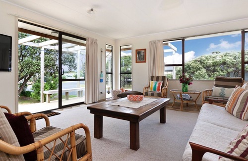 Omaha Cottage | Esme Escape - Omaha Holiday Home