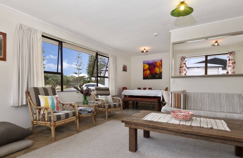 Omaha Cottage | Esme Escape - Omaha Holiday Home