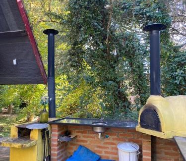 Monte Verde Ski Chalet | Espaço arborizado com Casa e Chalé em bairro nobre de Monte Verde