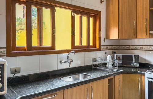 Carapicuiba House | Espaço gourmet e home-office na Granja Viana