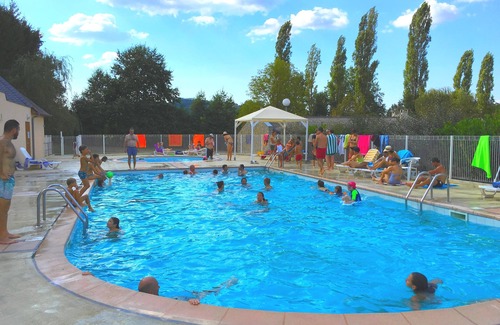 Espalion Apartment | Espalion, pleasant studio for 2 people, heated swimming pool, ideal for couples.