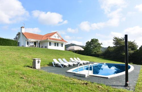 Navajeda House | Espectacular casa con piscina y gran jardín