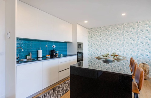 Espinho Apartment | Espinho Sunny Vibes & Balcony with Pool