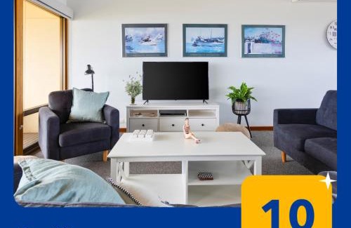 Encounter Bay House | Esplanade 3BR Holiday Home with Magic Ocean Views