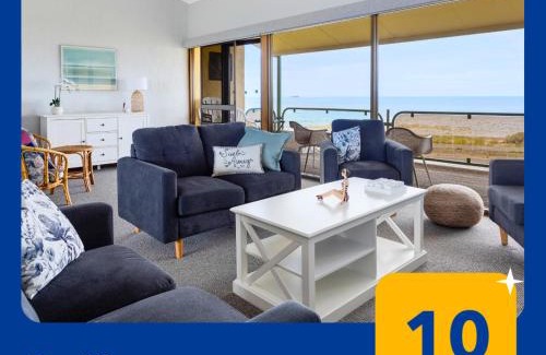 Encounter Bay House | Esplanade 3BR Holiday Home with Magic Ocean Views
