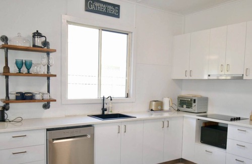 Woodgate House | Esplanade Beach House!