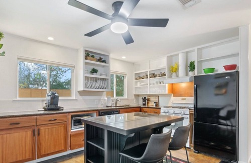 South Manchaca House | Essence of Austin | Fully Equipped + Stylish Abode