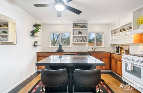 South Manchaca House | Essence of Austin | Fully Equipped + Stylish Abode