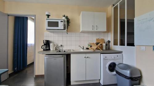 8th Arrondissement Apartment | Essentiel et Intemporel Lyon 8 Appartement Confort avec Chambre Parking et Fibre