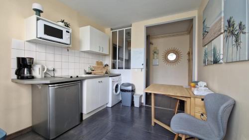 8th Arrondissement Apartment | Essentiel et Intemporel Lyon 8 Appartement Confort avec Chambre Parking et Fibre