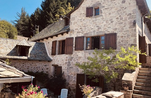 Le Nayrac Villa | Estaing 10mn Pierre and Lauze, Exposed timbers, calm, Lot, hilly, Forests