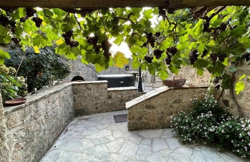 Le Nayrac Villa | Estaing 10mn Pierre and Lauze, Exposed timbers, calm, Lot, hilly, Forests