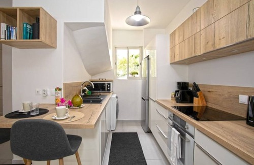 Orient Bay Villa | Esther, Peaceful villa in the heart of Oriental Bay village!