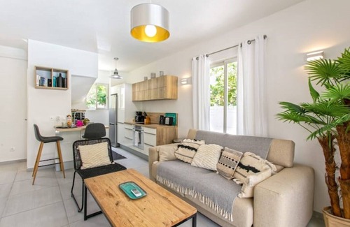 Orient Bay Villa | Esther, Peaceful villa in the heart of Oriental Bay village!