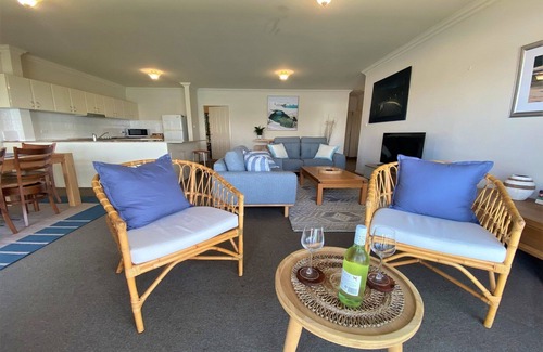 Nambucca Heads Apartment | Estuary - Chasing water views? TOP floor unit certainly delivers this & more!