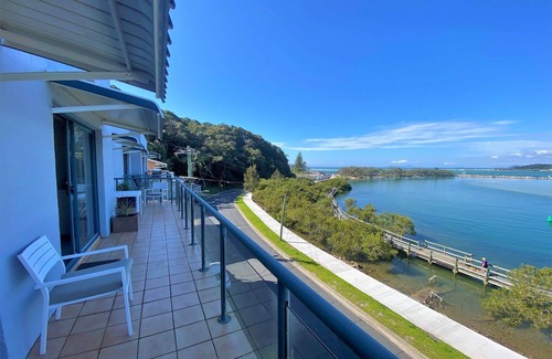 Nambucca Heads Apartment | Estuary - Chasing water views? TOP floor unit certainly delivers this & more!