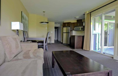 Regional District of Nanaimo Condo | Estuary Escape - 2BDRM - Full Kitchen