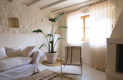 Sant Jordi Desvalls Apartment | Estudio Niu Lohodihomes