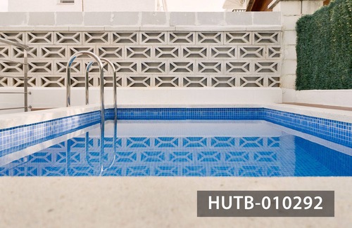 Vallpineda Apartment | Estupendo apartamento vacacional, de alquiler por días, con piscina privada en S