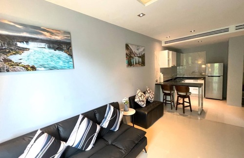 Patong Apartment | ET 708 Top floor apartment at Emerald Terrace