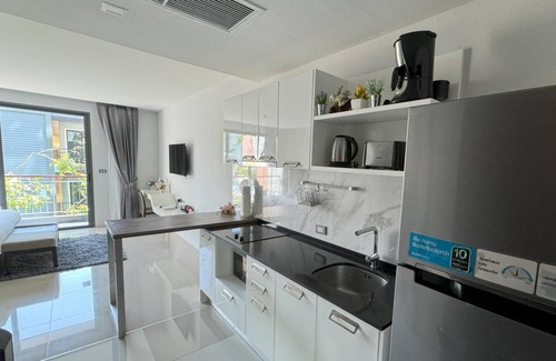 Patong Apartment | ET205 Convenient Patong studio, Condo with pool