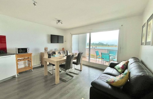 Etel Apartment | Étel: 3-room apartment, sea view, balcony, private parking