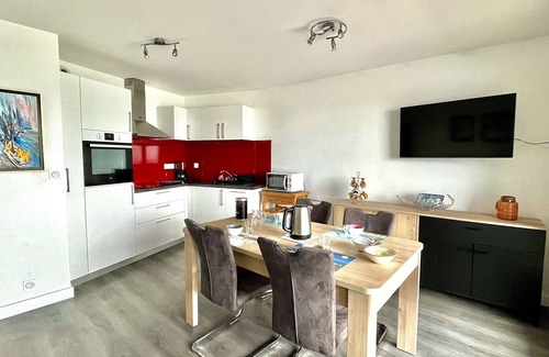 Etel Apartment | Étel: 3-room apartment, sea view, balcony, private parking