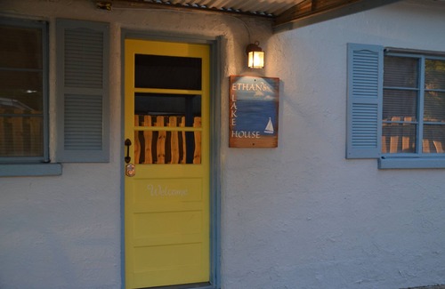 Geneva-on-the-Lake Cottage | Ethan's Lake House totally renovated 2 bedroom 1 bath cottage sleeps 6