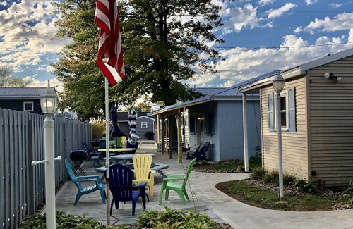 Geneva-on-the-Lake Cottage | Ethan's Lake House totally renovated 2 bedroom 1 bath cottage sleeps 6