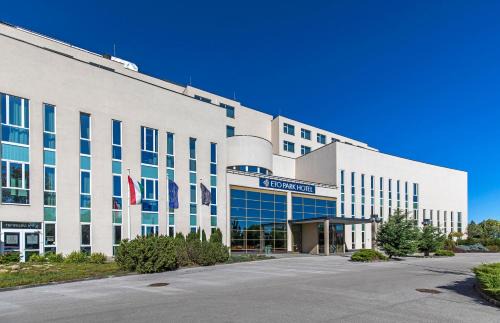 Gyor Hotel | ETO Park Hotel Business & Stadium