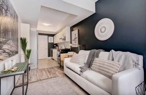 North York House | Etobicoke Elegance: Tech StaynSociable Living - Toronto: CRE-E at 51 Creekbank n